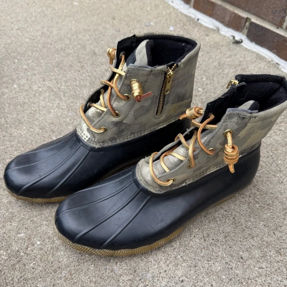 Sperry Saltwater Camo Duck Boots Womens Sz 10 Black Gold Metallic STS86694 Ankle